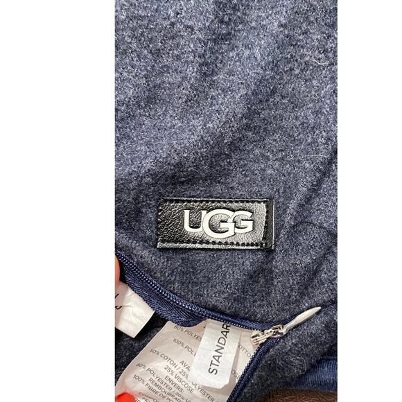 UGG Quilted Knit Pillow Cover Blue Heather Zip Closure – 23.5” x 18.5” - Picture 3 of 5